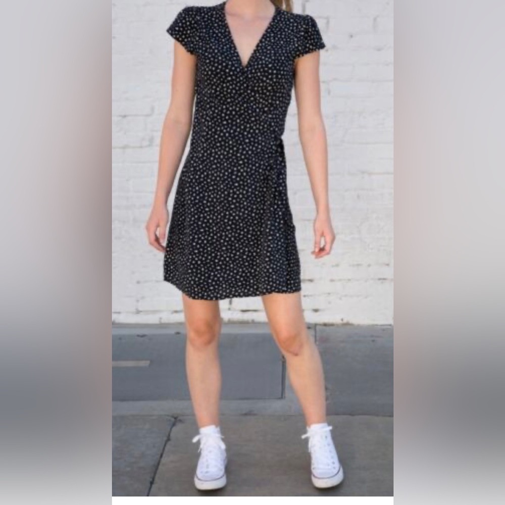 Brandy Melville Navy/White floral wrap dress.Size Small